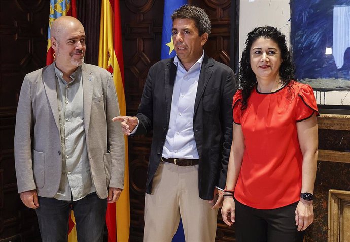 Archivo - (I-D) El presidente de la Generalitat Valenciana, Carlos Mazón; el secretario general de CCOO, Unai Sordo, y la secretaria general de CCOO PV, Ana García, en una imagen de archivo