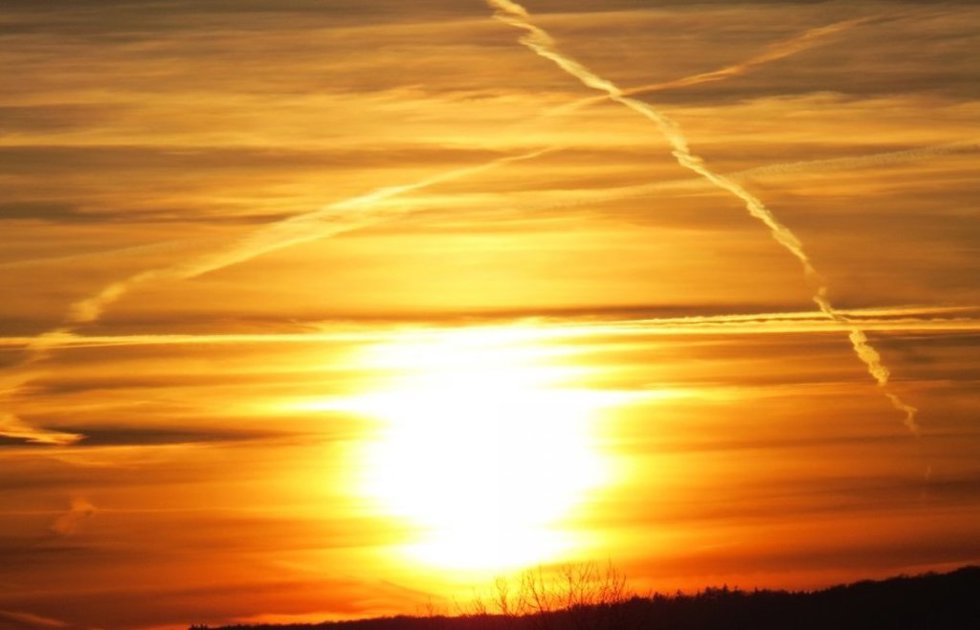 La geoingeniería solar o modificación de la radiación solar (MRS) es un tipo de ingeniería climática en la que la luz del sol (radiación solar) se reflejaría de vuelta al espacio para limitar o revertir el cambio climático.