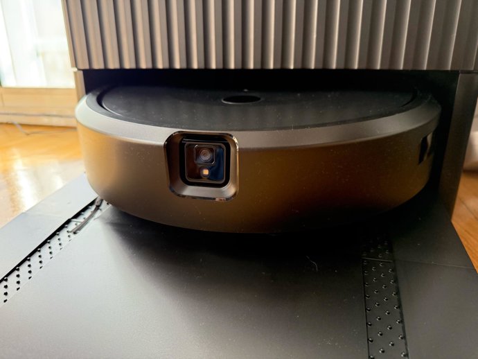 El robot aspirador y friegasuelos más avanzado de iRobot ya se limpia hasta  a sí mismo