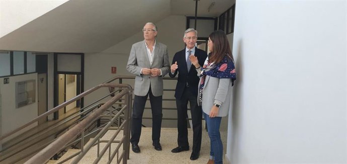 Visita al IES Carlos Haya con motivo de las obras de mejora de la accesibilidad.