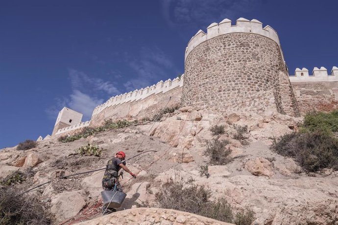 Archivo - Obras de rehabilitación en La Alcazaba de Almería. 