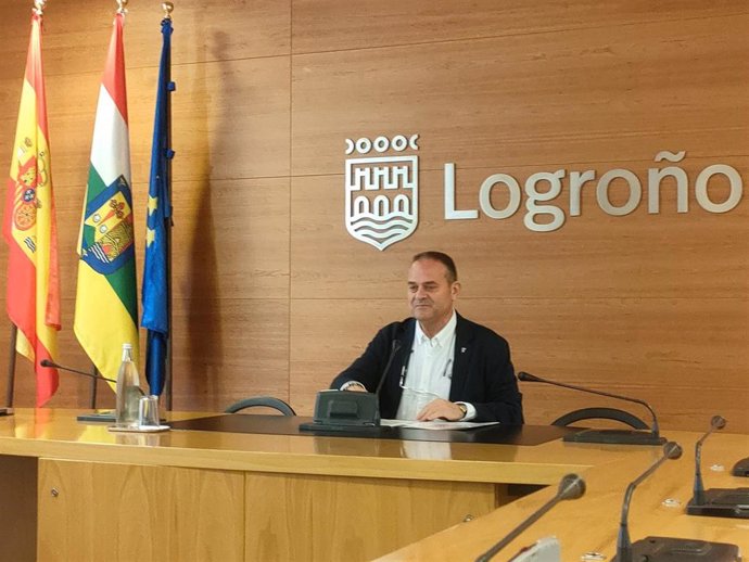 El concejal del Ayuntamiento de Logroño, Francisco Iglesias, en comparecencia de prensa