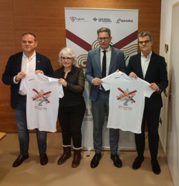 Presentación de la camiseta de la San Silvetre y la donación al Banco de Alimentos