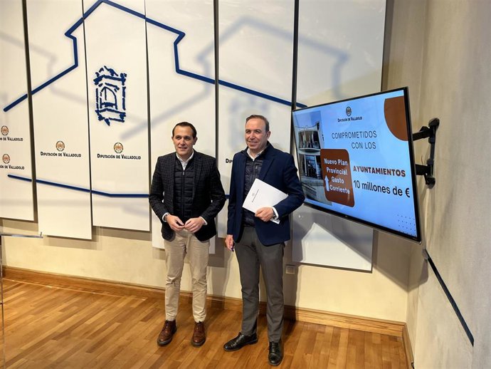 El presidente de la Diputación, Conrado Íscar, jutno con el vicepresidente primero y diputado del Área de Hacienda, Personal y Régimen Interno, Víctor Alonso, presentan el Plan Provincial de Gasto Corriente