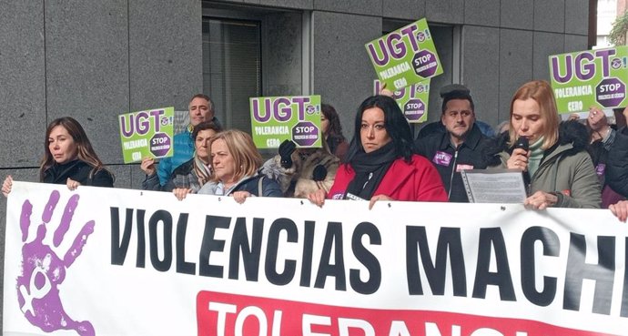 Concentración de UGT y CCOO contra las violencias machistas.