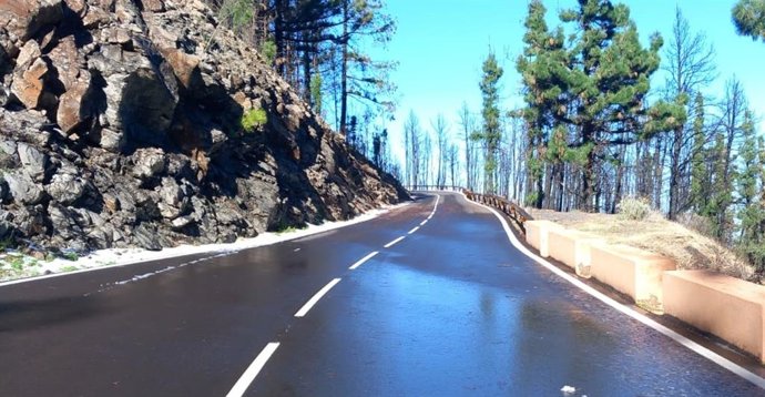 Reabierto el acceso al Teide (Tenerife) por La Esperanza tras retirar las placas de hielo