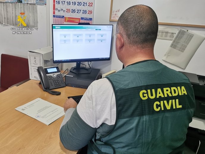 La Guardia Civil detiene a un hombre en Calpe por estafar más de 5.000 euros a su propia madre