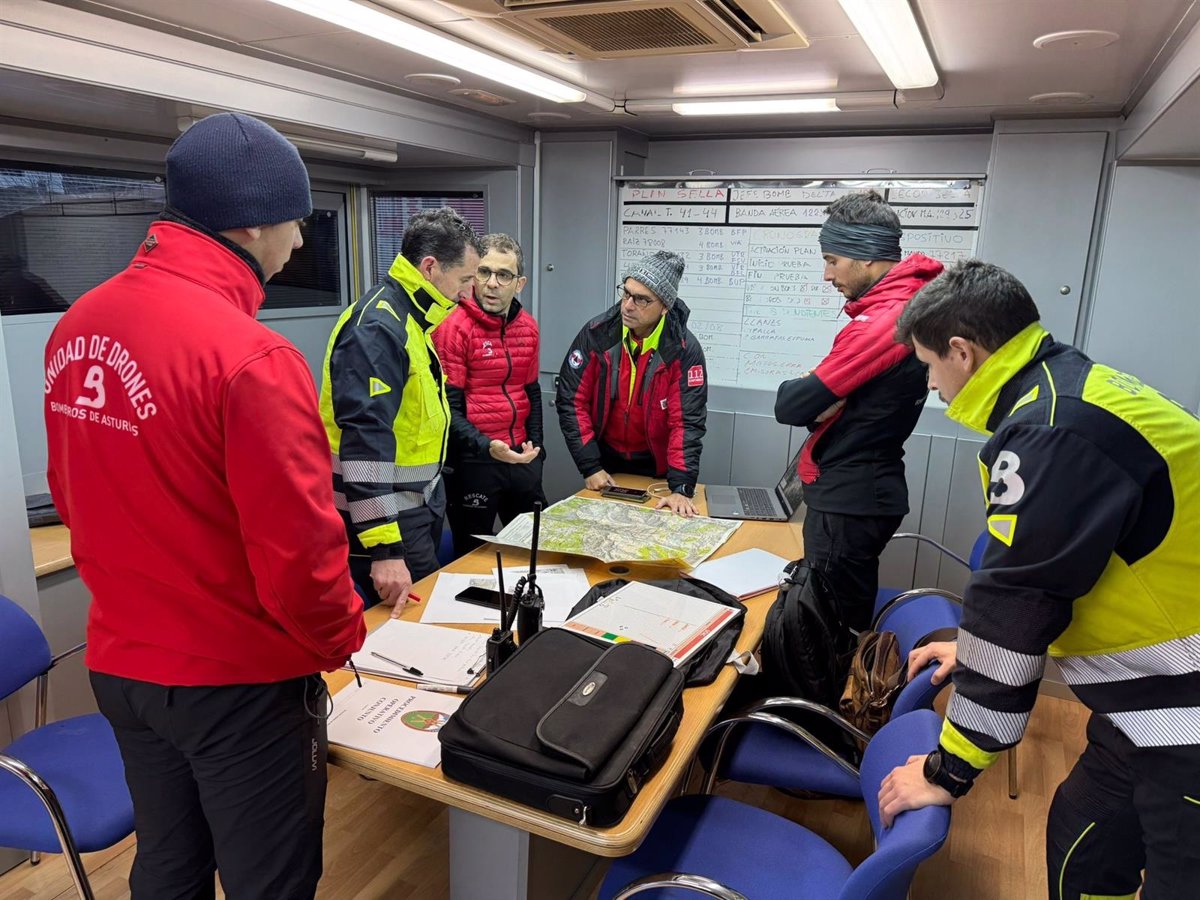 Equipos de rescate rastrean tres sectores de Picos de Europa para localizar al joven montañero leonés