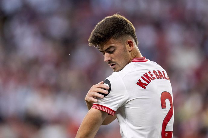 Archivo - Kike Salas of Sevilla FC gestures during the Spanish league, LaLiga EA Sports, football match played between Sevilla FC and Granada CF at Ramon Sanchez-Pizjuan stadium on May 5, 2024, in Sevilla, Spain.