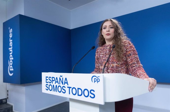 La vicesecretaria de Sanidad y Educación del PP, Ester Muñoz, durante una rueda de prensa, en la sede del PP, a 26 de diciembre de 2024, en Madrid (España). 