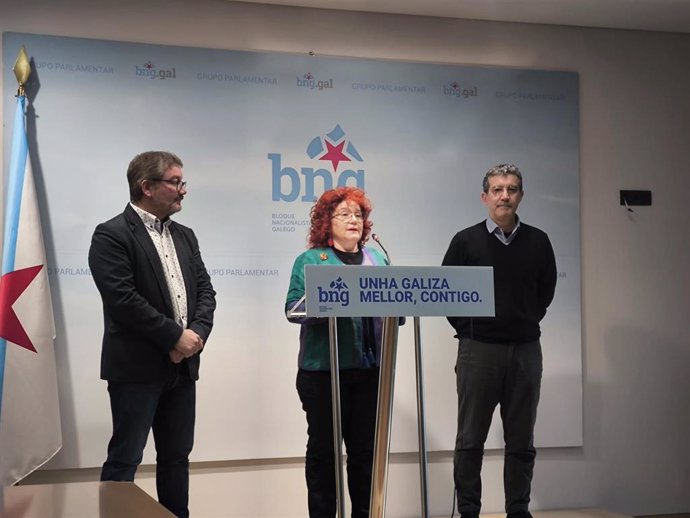 Rueda de prensa dos deputados do BNG Montse Prado, Óscar Insua e Iago Tabarés.