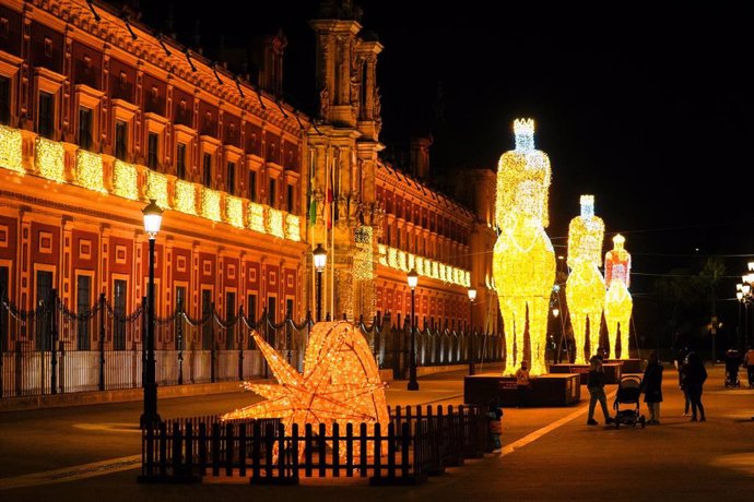 Imágenes del alumbrado navideño en Sevilla. 