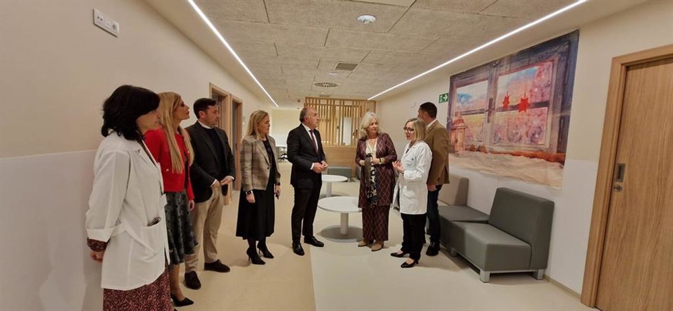 Mercedes Colombo en la visita al nuevo Hospital de Día Oncohematológico en Algeciras.