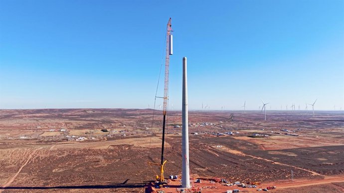 XCMG XCA4000 Achieves Milestone with Installation of World’s Tallest Hybrid Tower Wind Turbine