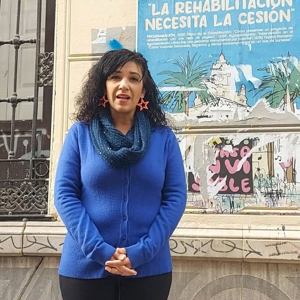 La portavoz de Con Málaga, Toni Morillas, en una imagen de archivo junto a La Invisible