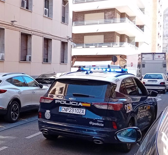 Vehículo policial ante la Comisaría de Policía de Valladolid.