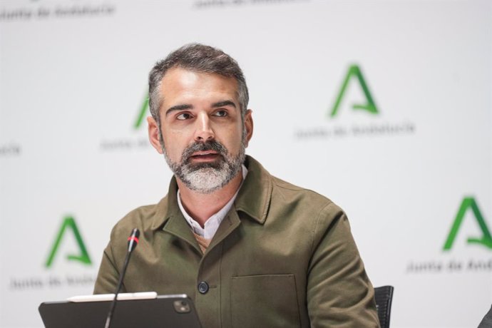 El consejero de Agricultura, Pesca, Agua y Desarrollo Rural, Ramón Fernández-Pacheco (c), durante la reunión del Consejo de Dirección Ampliado de la Consejería de Agricultura. A 17 de diciembre de 2024, en Sevilla (Andalucía, España). El consejero de Agri