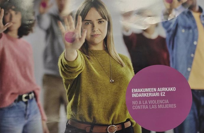 Cartel contra la violencia hacia las mujeres