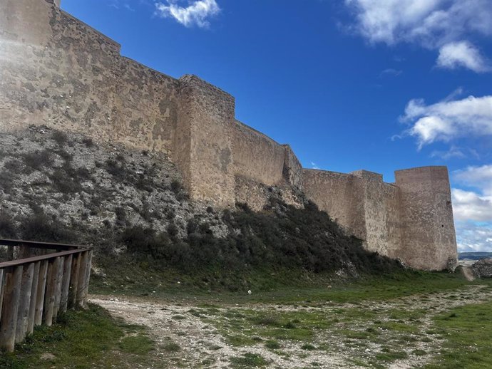 Castillo de Ayud, ubicado en un cerro de Calatayud (Zaragoza).