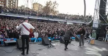 Rozalén encabeza un desfile de solidaridad en el concierto benéfico 'Albacete X Letur' ante 3.500 personas