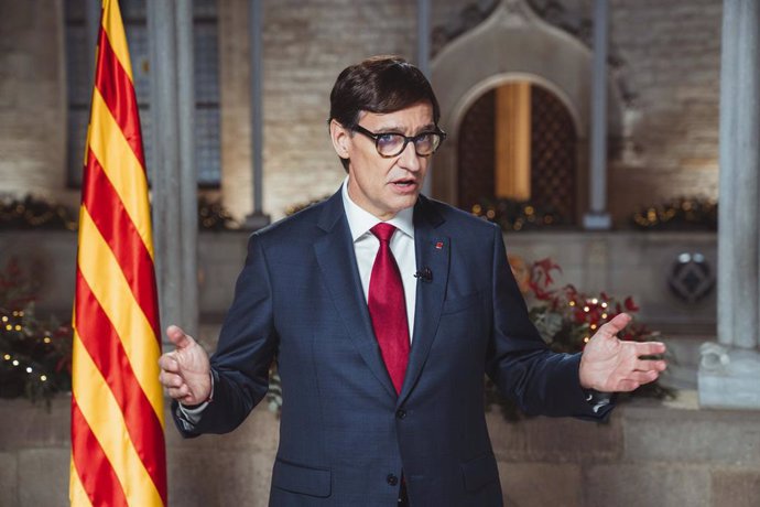 El president de la Generalitat de Catalunya, Salvador Illa, durant el discurs de Nadal a la Galeria Gòtica del Palau de la Generalitat