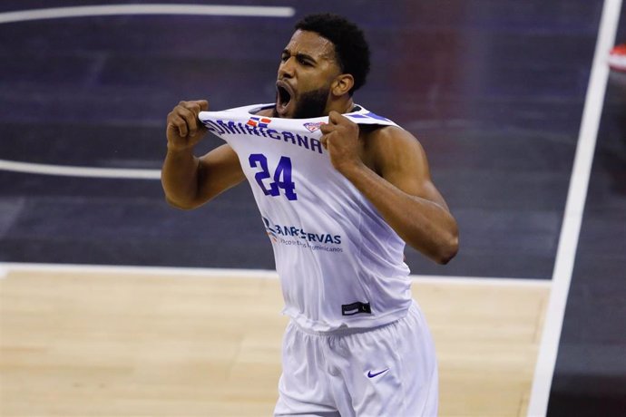 Archivo - Lionel Figueroa of Dominican Republic in action during City of Granada Tournament for the Centenary of the FEB, basketball match played between Canada and Dominican Republic at Palacio de Deportes on August 17, 2023, in Granada, Spain.