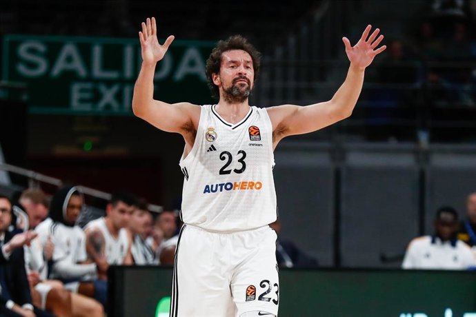 Archivo - Sergio Llull Melia of Real Madrid gestures during the Turkish Airlines EuroLeague Regular Season match between Real Madrid and Alba Berlin at Wizink Center on November 21, 2024 in Madrid, Spain.