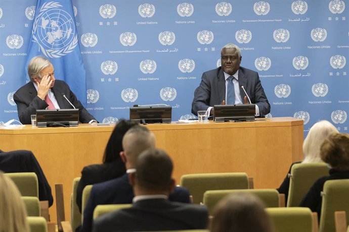 Archivo - Imagen de archivo del jefe de la ONU, António Guterres, y el presidente de la Comisión de la Unión Africana, Moussa Faki Mahamat