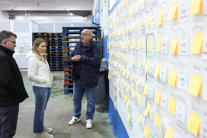 La presidenta del Govern, Marga Prohens, durante una visita a la Lonja de Palma