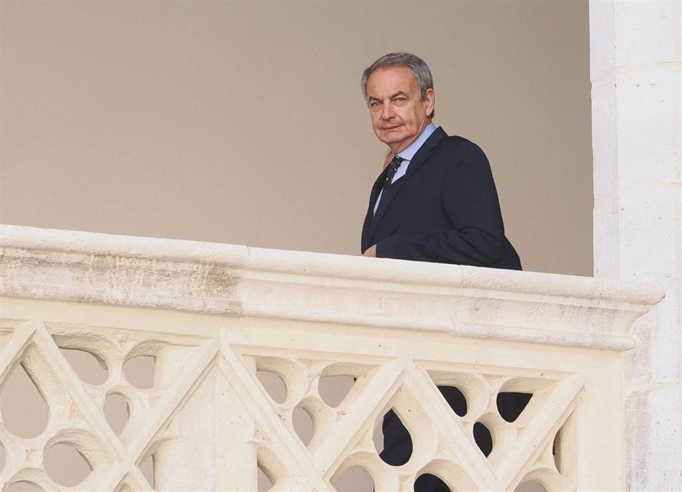 Archivo - El expresidente del Gobierno, José Luis Rodríguez Zapatero, a su llegada a la inauguración de las jornadas que conmemoran los 20 años de la Ley contra la Violencia de Género.