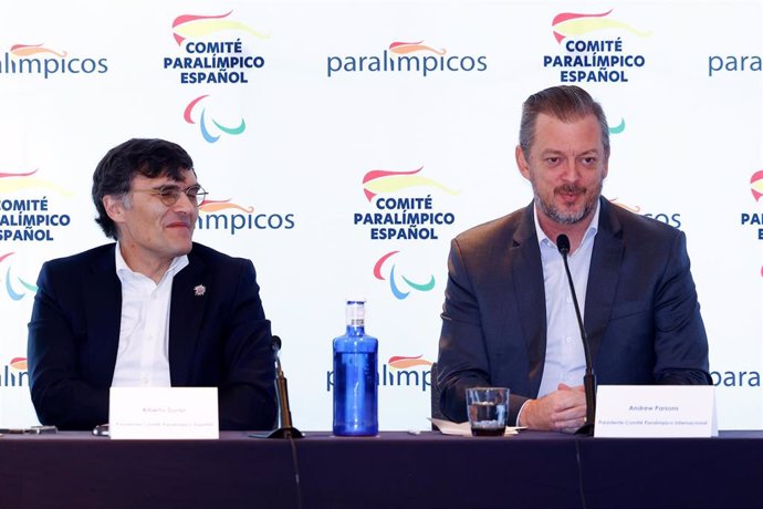 El presidente del CPE, Alberto Duran, y el presidente del CPI, Andrew Parsons, en una rueda de prensa.