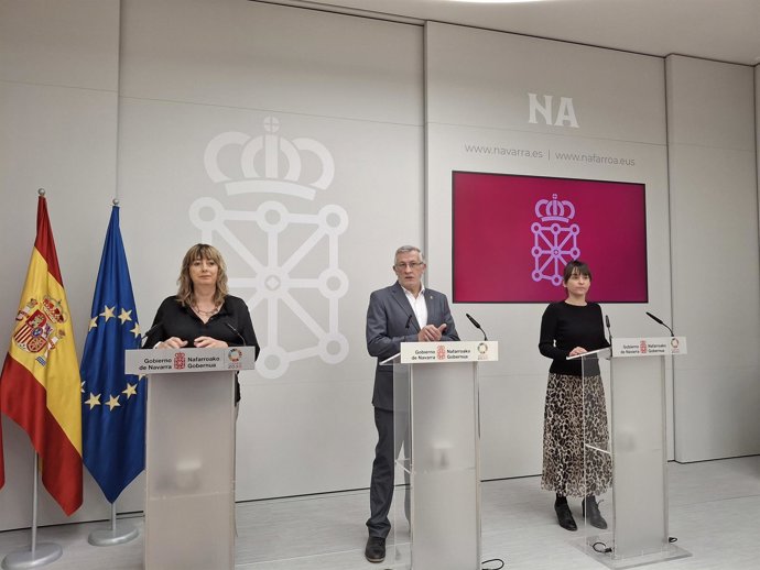 El vicepresidente del Gobierno de Navarra Félix Taberna y las vicepresidentas Ana Ollo y Begoña Alfaro en una rueda de prensa para presentar el plan normativo del Ejecutivo foral relativo a 2025.