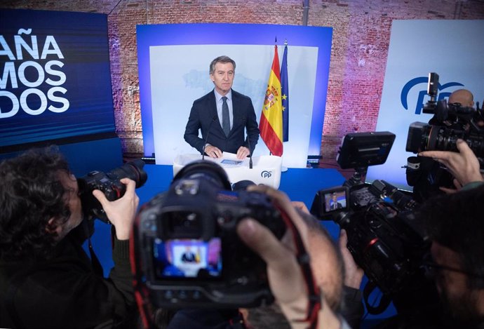 El presidente del Partido Popular, Alberto Núñez Feijóo, ofrece una rueda de prensa, en el Espacio Jorge Juan, a 27 de diciembre de 2024, en Madrid (España). 