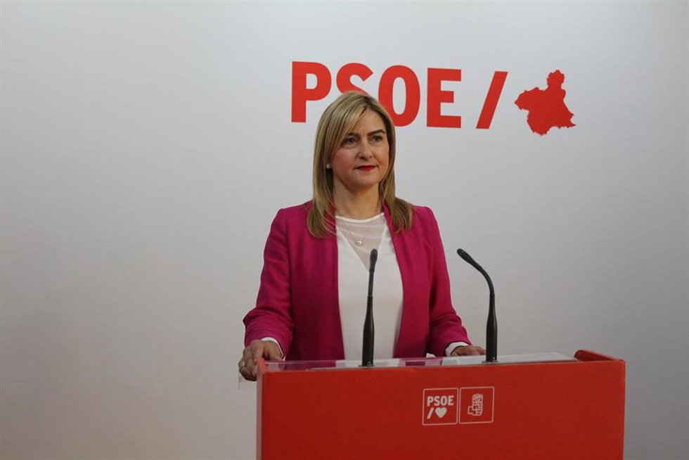 Archivo - La viceportavoz del Grupo Parlamentario Socialista, Carmina Fernández