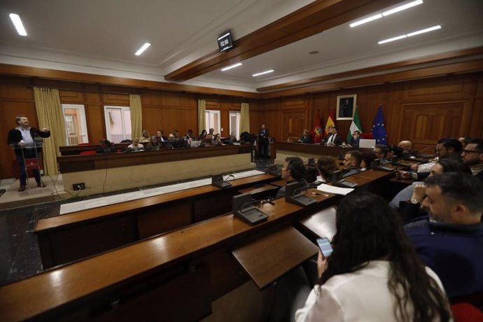 Pleno del Ayuntamiento de Córdoba que debate el presupuesto de 2025 con intervención del presidente del Consejo del Movimiento Ciudadano, Juan Andrés de Gracia.