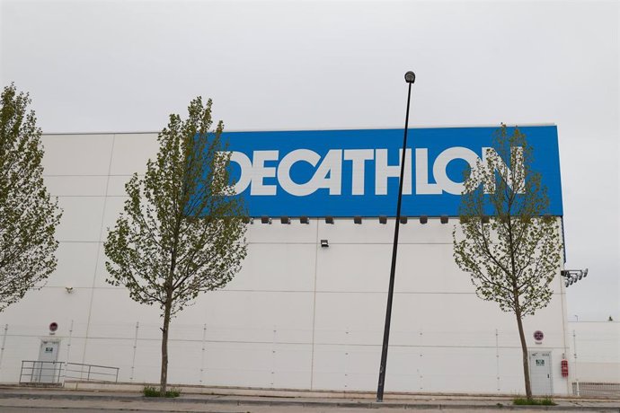 Archivo - Imagen de archivo de un centro de Decathlon 