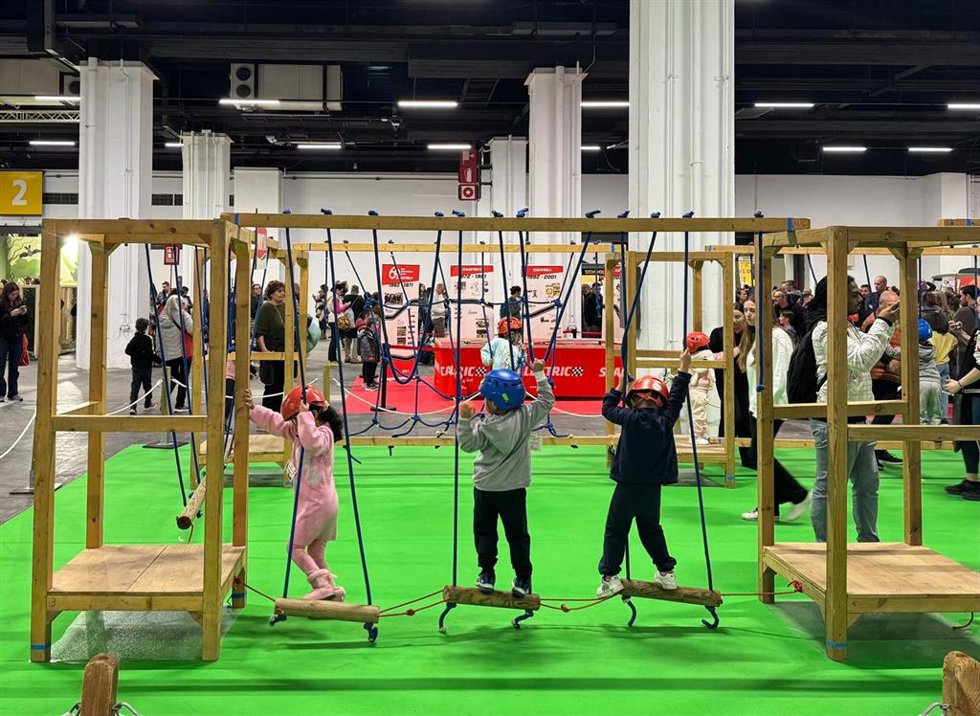 Niños participan este viernes en el primer día del Festival de la Infancia, en el recinto Montjuc de la Fira de Barcelona