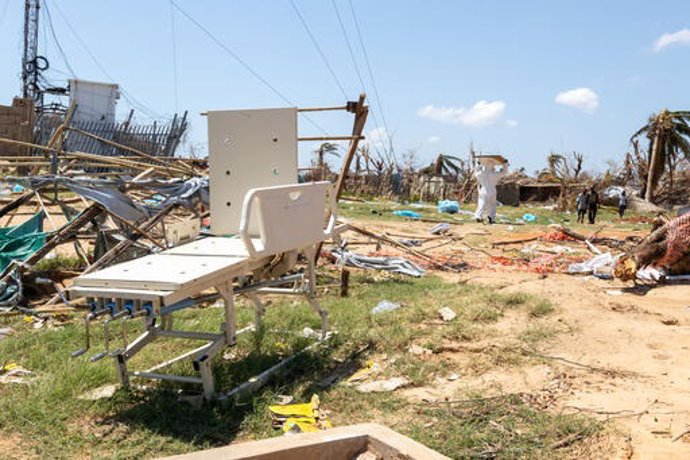 Archivo - Graves daños materiales en el centro de salud de Mecufi tras el paso del ciclón 'Chido' por la provincia de Cabo Delgado, en el norte de Mozambique