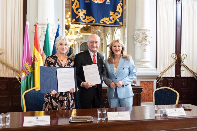 La consejera de Cultura y Deporte, Patricia del Pozo; el alcalde de Málaga, Francisco de la Torre; y la consejera de Economía, Hacienda y Fondos Europeos, Carolina España