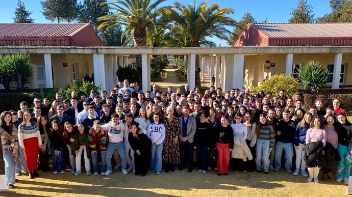 La Orquesta Joven de Andalucía (OJA) y el Joven Coro de Andalucía (JCA)  reunidos por la Junta de Andalucía.