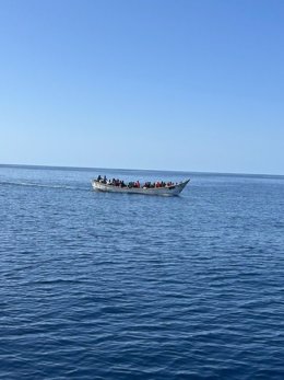 Cayuco localizado por Salvamento Marítimo en aguas de El Hierro