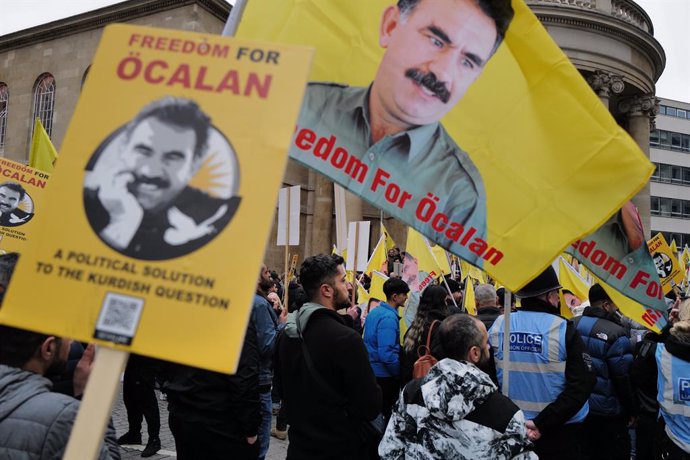 Archivo - November 10, 2024, London, England, United Kingdom: Supporters of the Kurdish People's Assembly march from BBC Portland Place to Downing Street, demanding the release of Abdullah Ã–calan, the imprisoned leader of the Kurdistan Workers' Party (PK