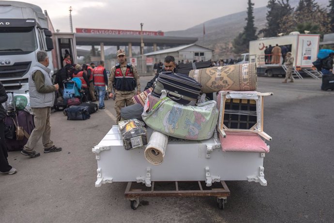 Sirians tornen a Síria des de la frontera turca a la província d'Hatay 