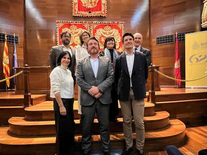 El nuevo decano del Colegio de Abogados de Zaragoza, Alfredo Sánchez-Rubio, y los diputados recién elegidos.