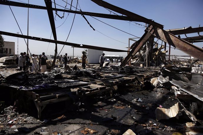 Archivo - (211221) -- SANAA, Dec. 21, 2021 (Xinhua) -- Photo taken on Dec. 21, 2021 shows a destroyed warehouse inside the Sanaa International Airport in Yemen. The Saudi-led coalition involved in a war in Yemen on Monday launched airstrikes on the Sanaa 