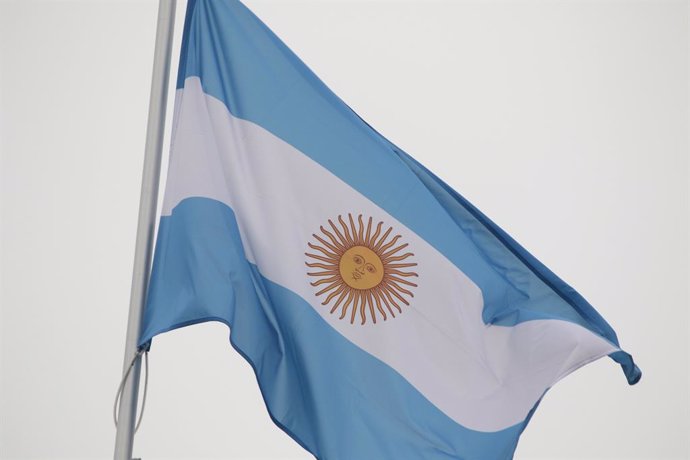 Archivo - October 10, 2024, Saint Petersburg, Russia: The national flag of the Argentine Republic, fluttering in the wind on a flagpole in Saint Petersburg, Russia.