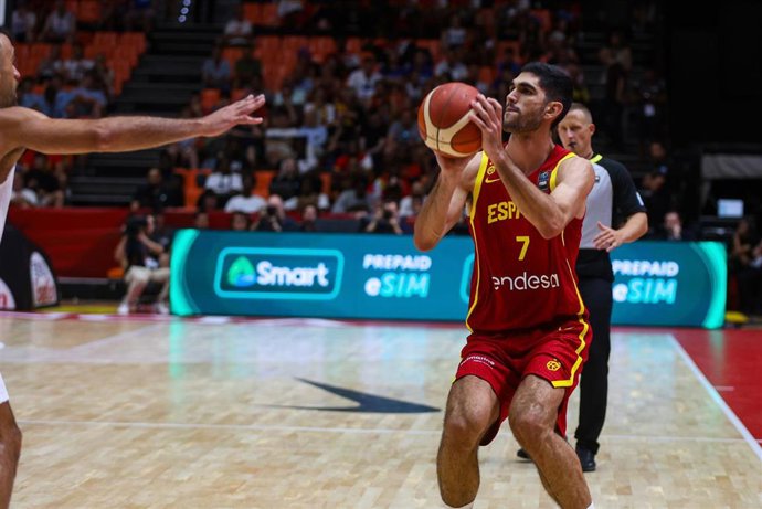 Archivo - Santiago Aldama of Spain in action during the FIBA Preolympic Tournament basketball match played between Spain and Lebanon at Fuente de San Luis pavilion on july 02, 2024, in Valencia, Spain.