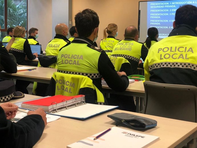 El Ivaspe forma a 3.435 policías locales en la Comunitat Valenciana en 2024