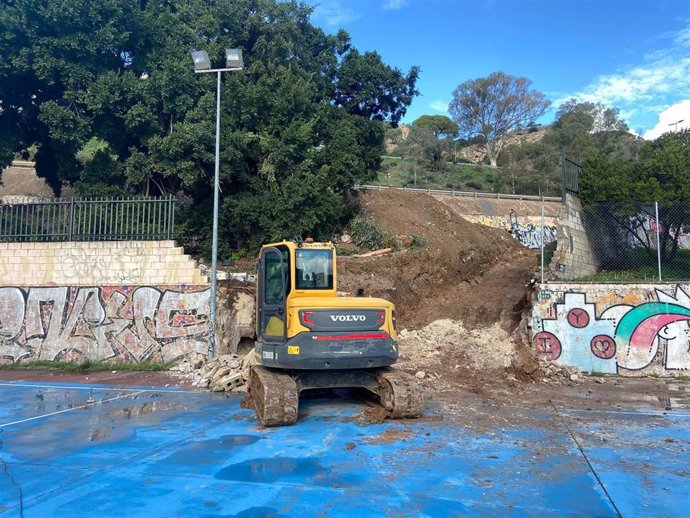 Reparación de daños de la DANA en el IES Miraflores de los Ángeles de Málaga.