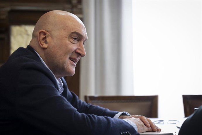 Archivo - El alcalde de Valladolid, Jesús Julio Carnero, durante una entrevista para Europa Press.